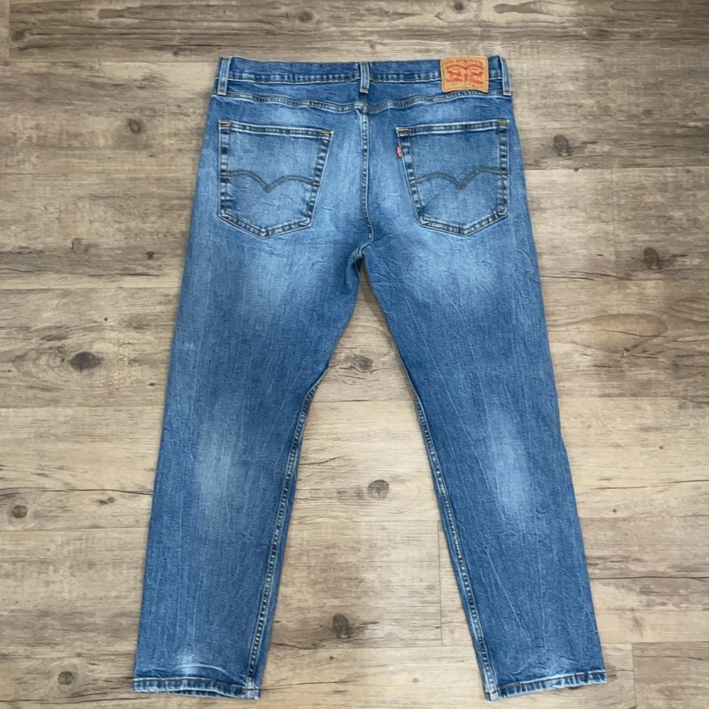 Levi’s 502 Jeans